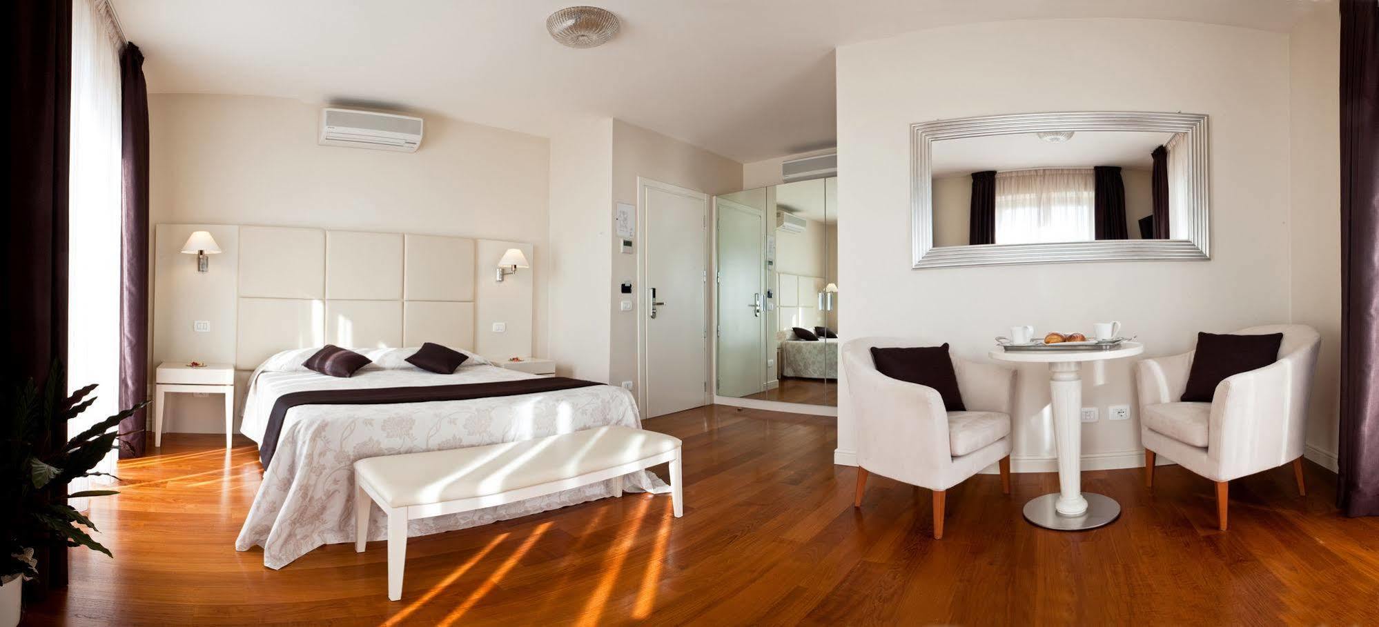 Hotel & Residence Exclusive Marina Di Carrara Extérieur photo